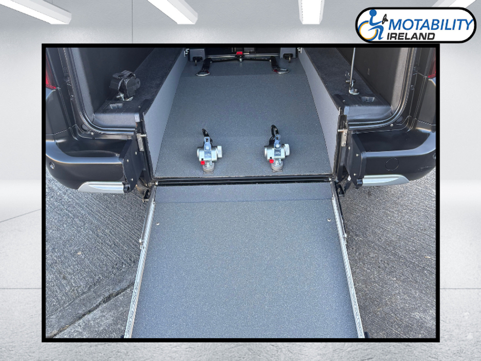 2024 Peugeot Rifter - image 9