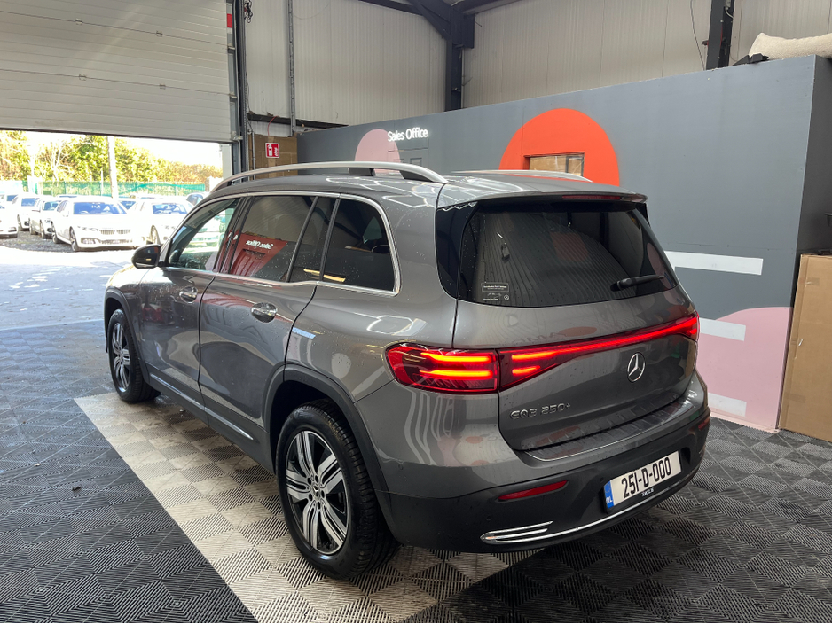 2025 Mercedes-Benz EQB - image 4