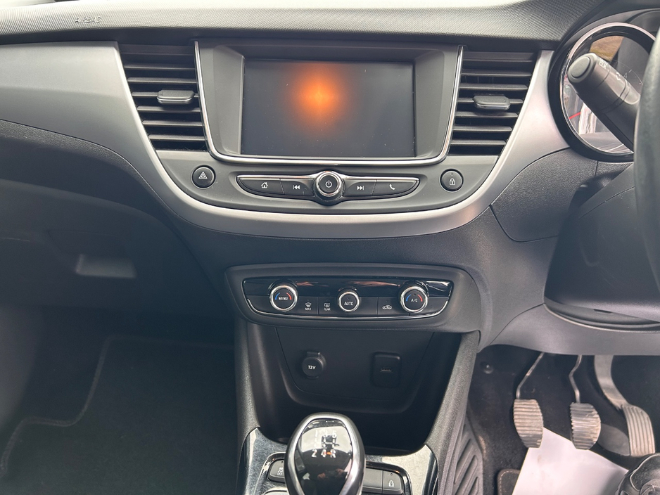 2018 Opel Crossland X - image 11