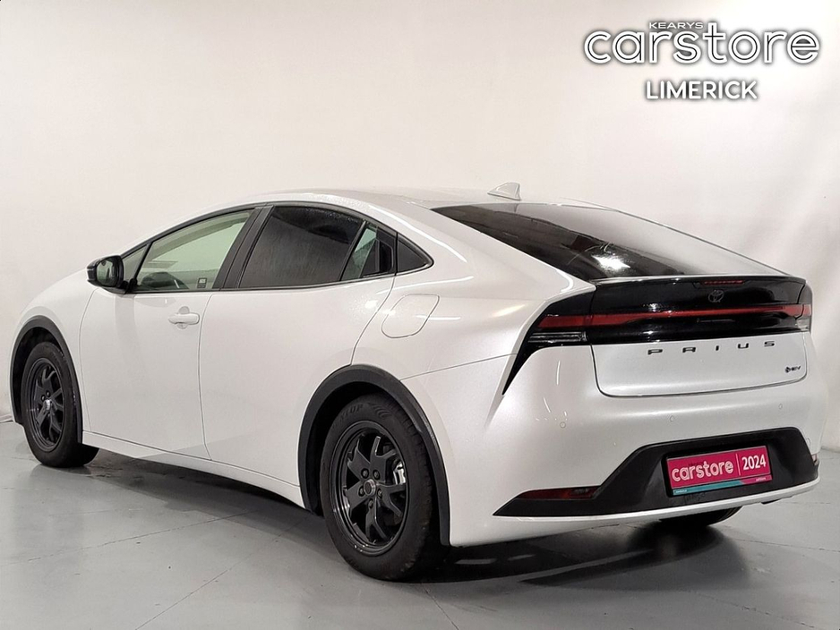 2024 Toyota Prius - image 5