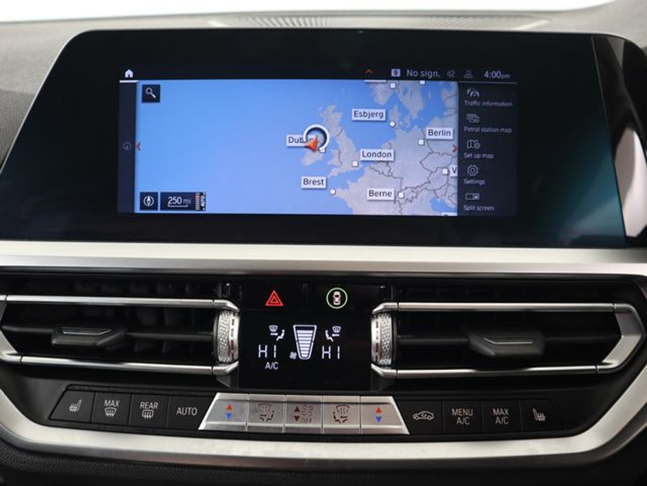 2021 BMW 3 Series - image 21