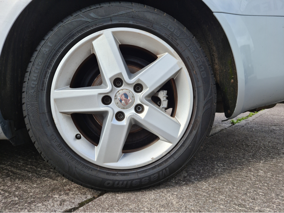 2010 SEAT Exeo - image 3