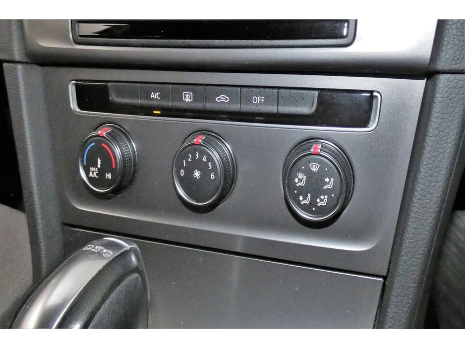 2015 Volkswagen Golf - image 21