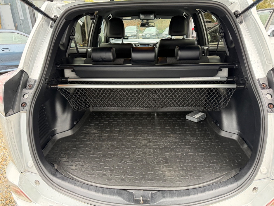 2017 Toyota Rav4 - image 18