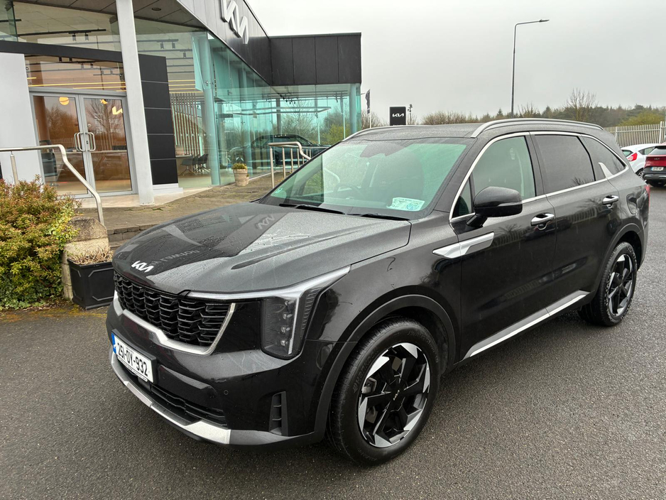 2025 Kia Sorento - image 2