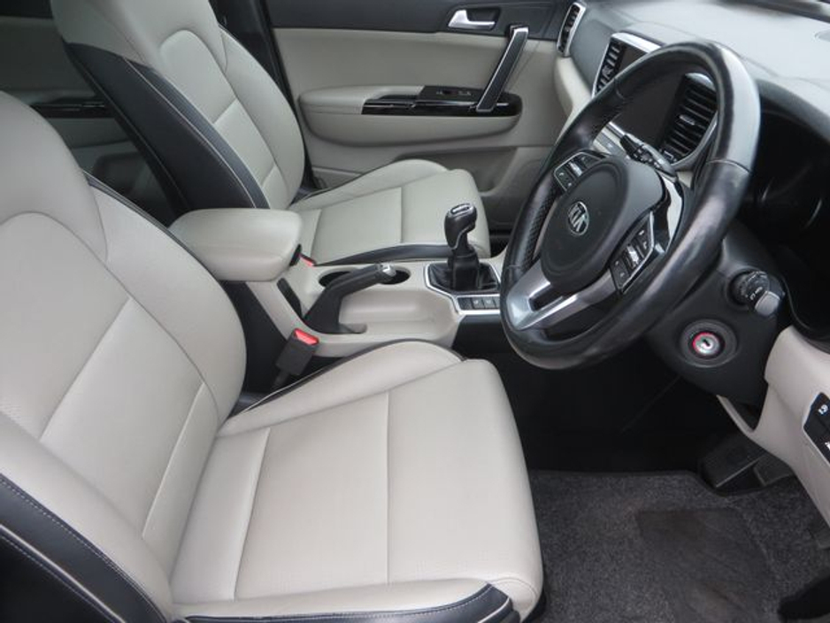 2021 Kia Sportage - image 14