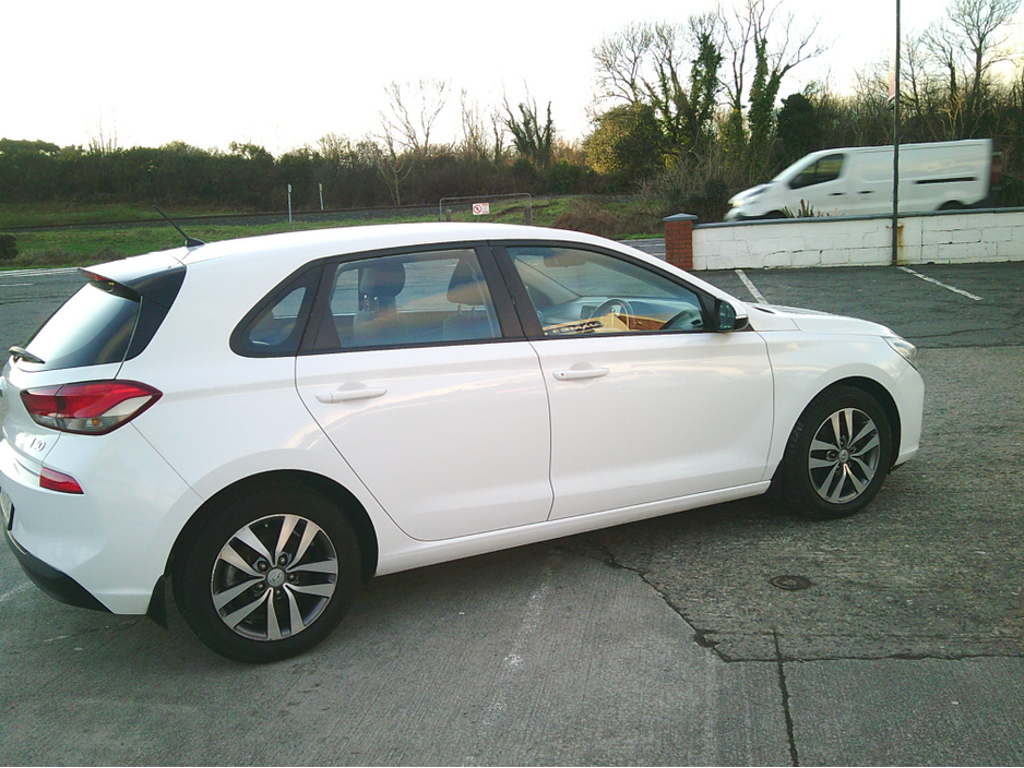 2017 Hyundai i30 NEW NCT 2028, DELUX, CRUISE , REVERSE CAMERA, €180 TAX, LOW KMS. HISTORY. €12,999