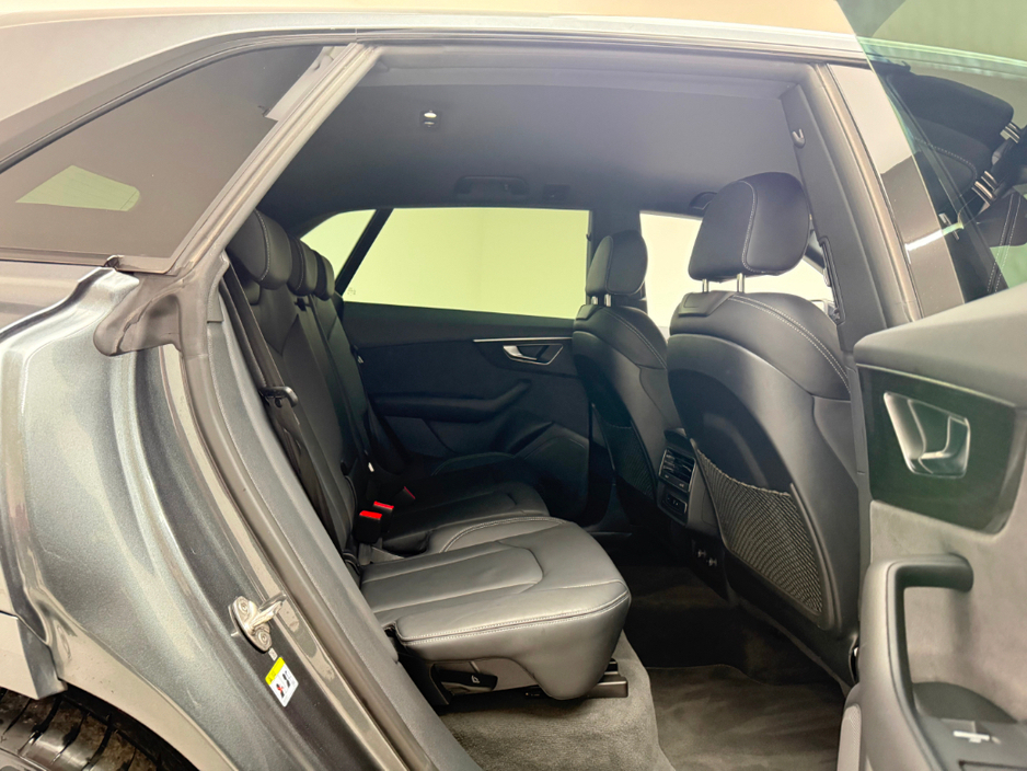 2023 Audi Q8 55 TFSI E S LINE BLACK ED 381HP QUATTRO €75,990