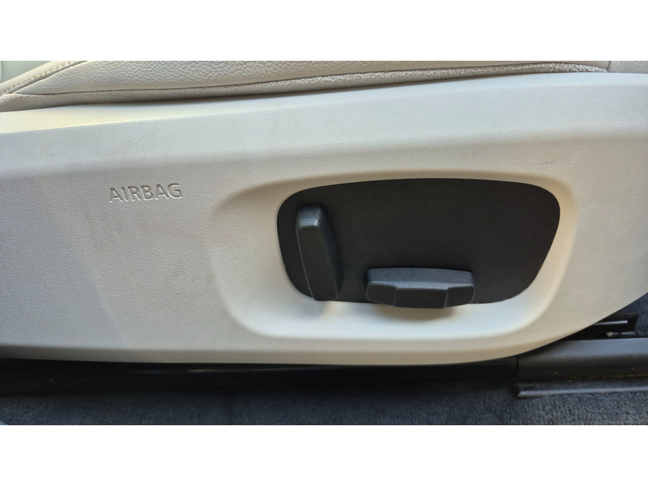 2019 Land Rover Range Rover Evoque - image 14