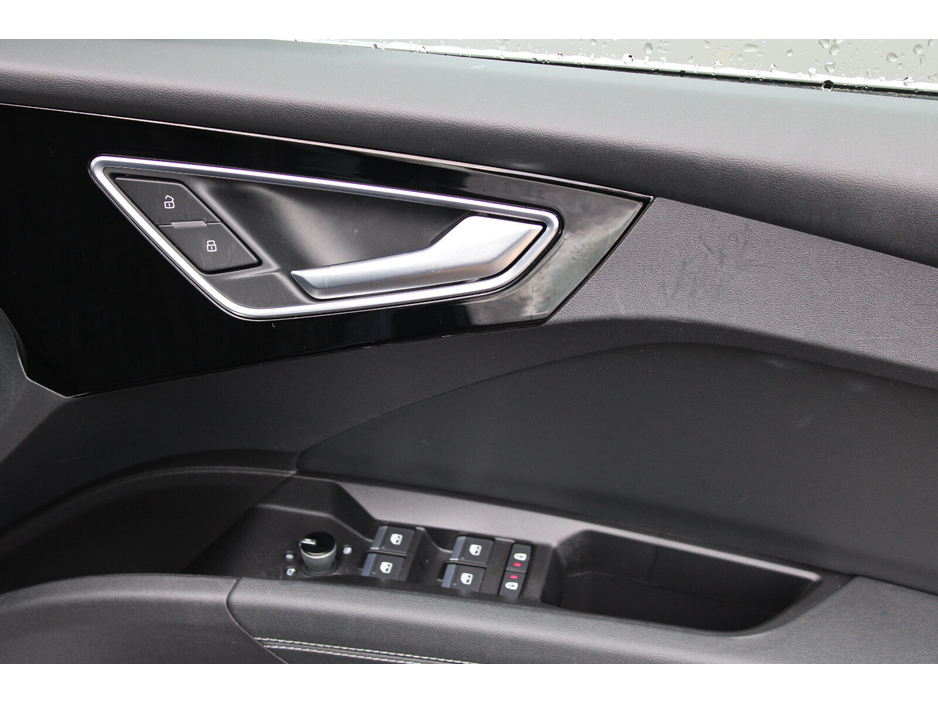 2022 Audi e-tron 55 quattro S Line €30,950