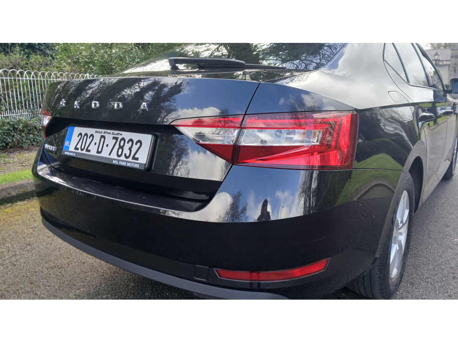 2020 Skoda Superb - image 30