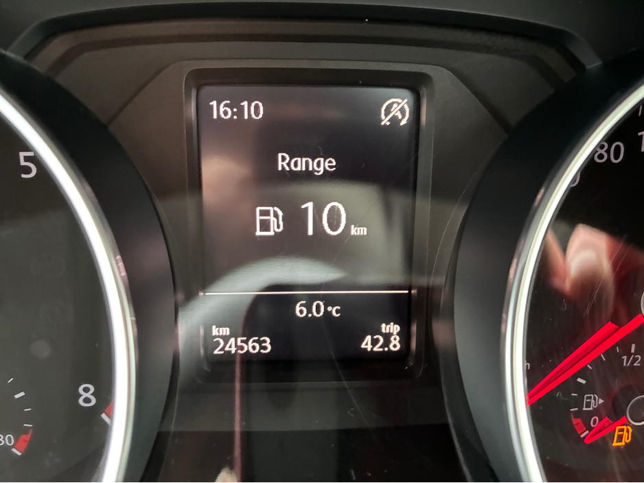 2014 Volkswagen Polo - image 17