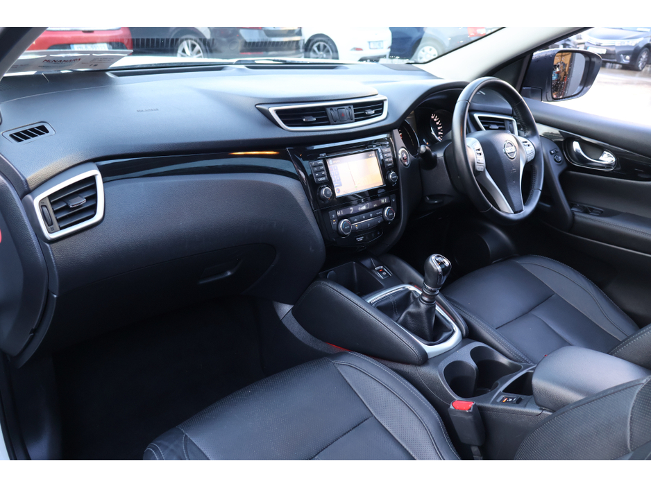 2017 Nissan Qashqai SV PREMIUM  Low Mileage Huge Spec €15,495