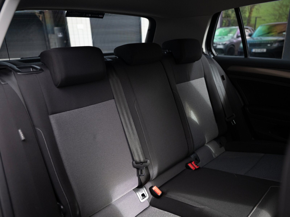 2014 Volkswagen Golf - image 24