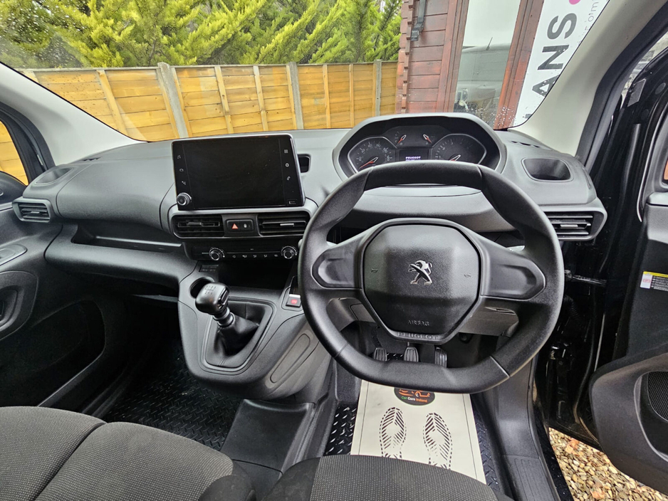 2023 Peugeot Partner - image 22