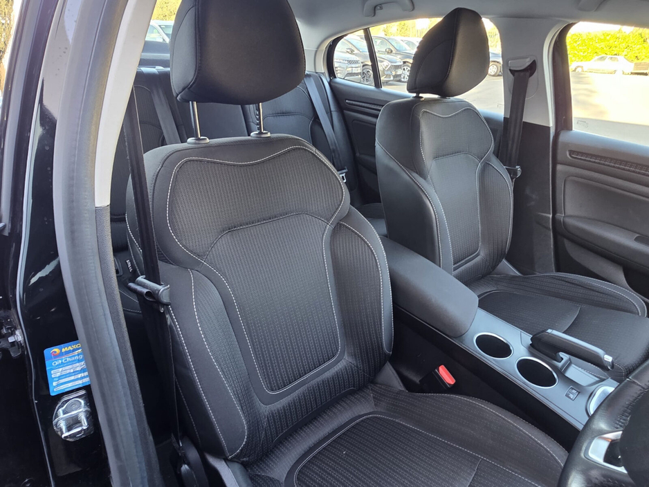 2020 Renault Megane - image 9