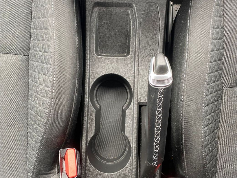 2020 Renault Clio - image 29