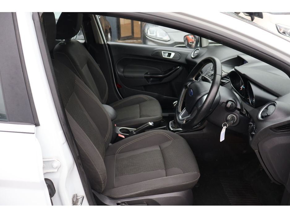 2017 Ford Fiesta - image 13