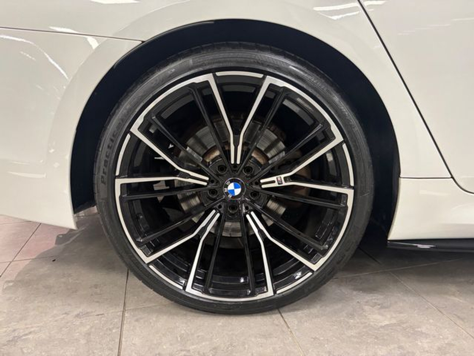 2017 BMW 5 Series - image 16