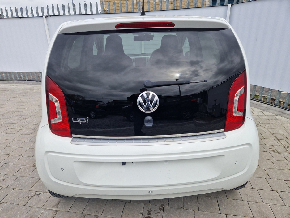 2014 Volkswagen up! - image 8