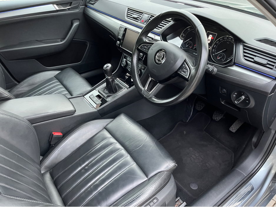 2016 Skoda Superb - image 6