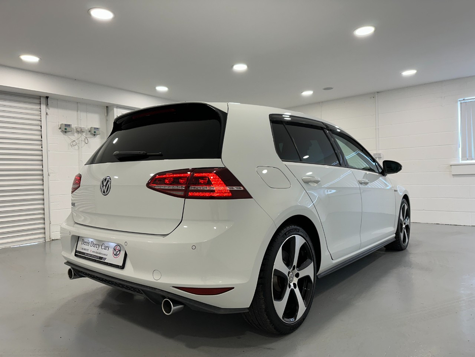 2014 Volkswagen Golf - image 16