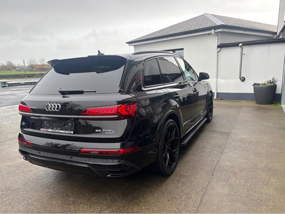 2023 Audi Q7 - image 4
