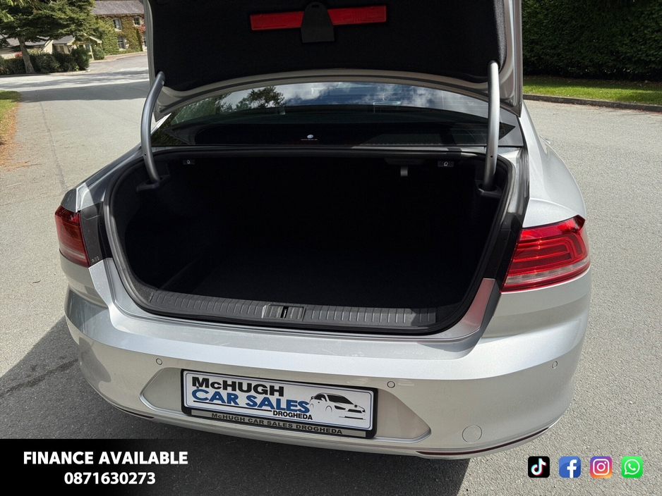 2016 Volkswagen Passat - image 24