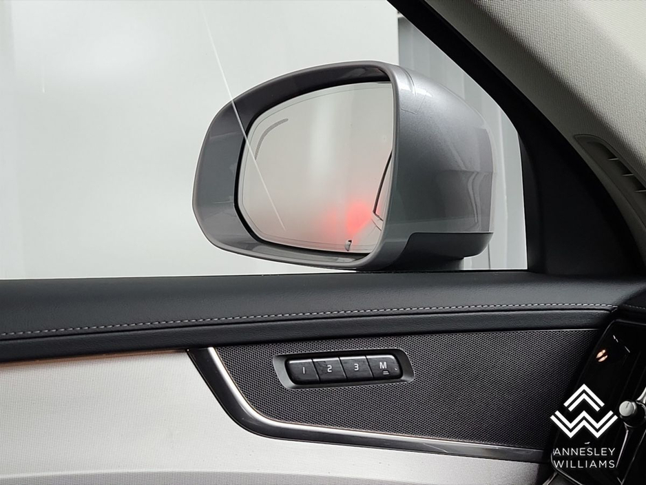 2025 Volvo XC90 - image 28