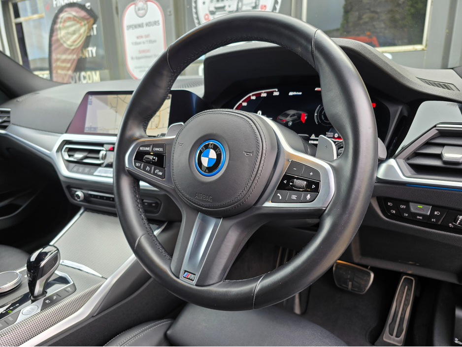 2021 BMW 3 Series - image 16