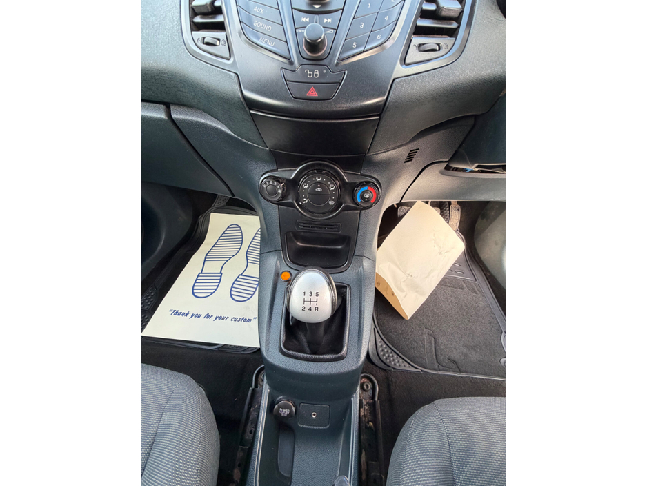 2012 Ford Fiesta - image 15