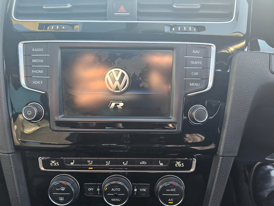 2016 Volkswagen Golf - image 23