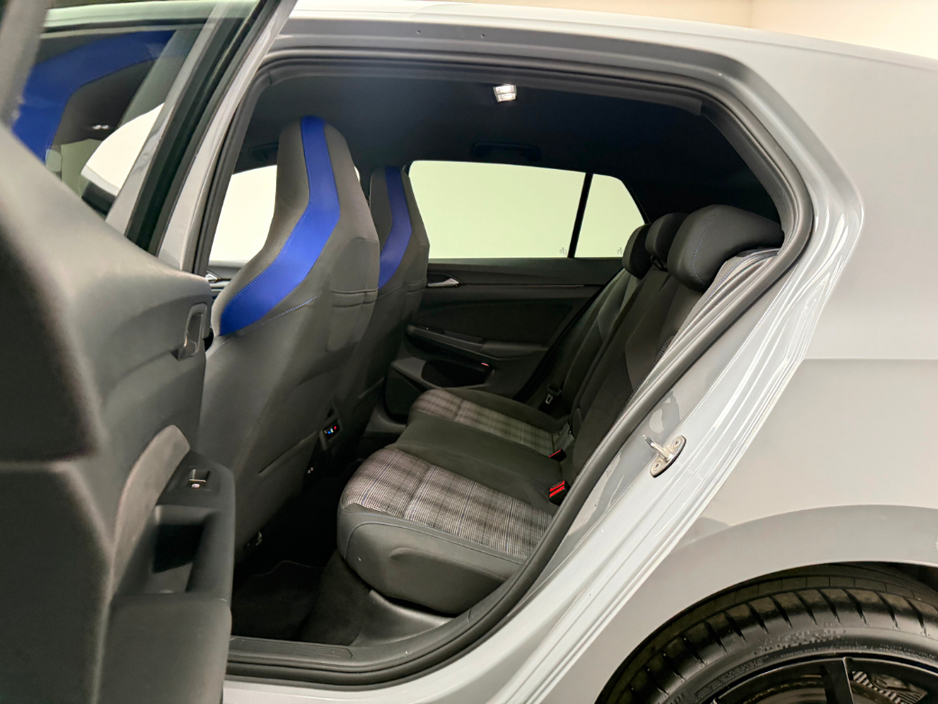 2023 Volkswagen Golf - image 15