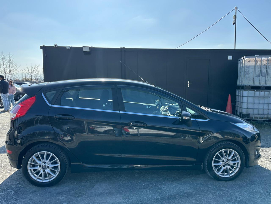 2016 Ford Fiesta - image 8