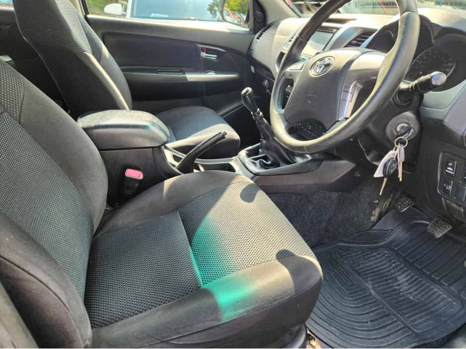 2014 Toyota Hilux - image 10