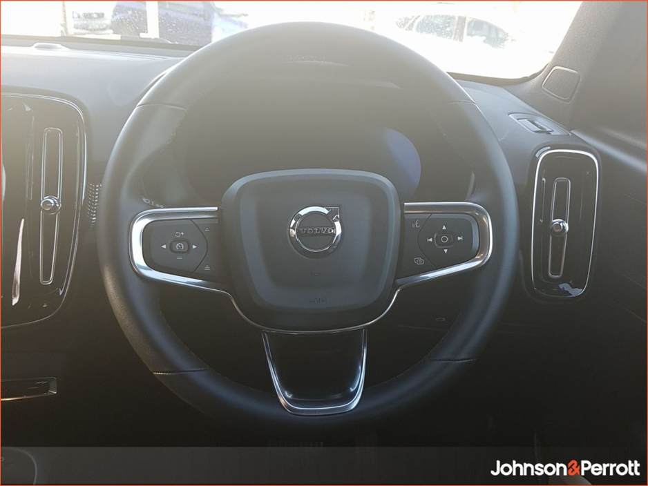 2025 Volvo XC40 2.0 B3 163bhp MHEV Plus Dark (Heated Windscreen / Heated Seats / Cruise Control) €48,900