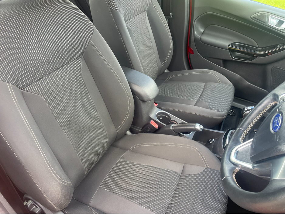 2017 Ford Fiesta - image 9