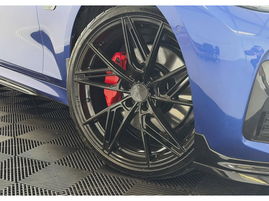 2021 BMW 3 Series - image 4