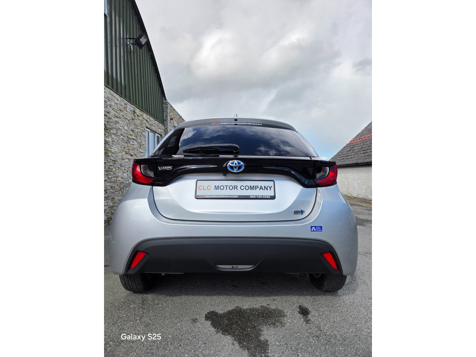 2021 Toyota Yaris - image 5