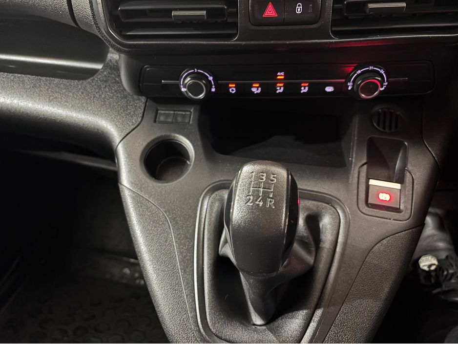 2021 Citroen Berlingo - image 14