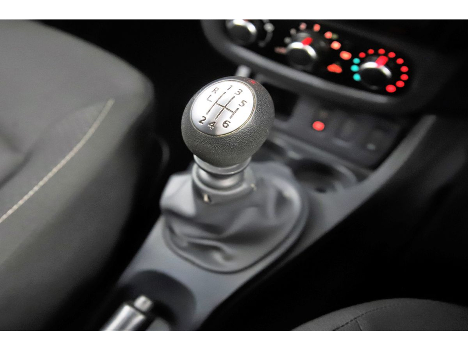 2018 Dacia Duster - image 21