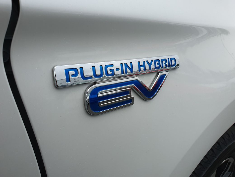 2016 Mitsubishi Outlander - image 29