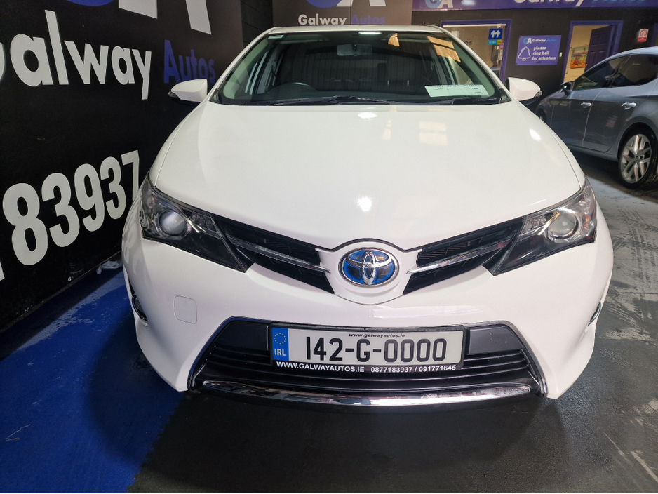 2014 Toyota Auris - image 3