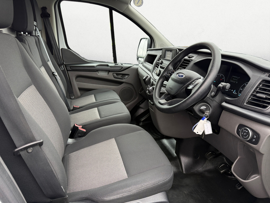 2023 Ford Transit Custom - image 6
