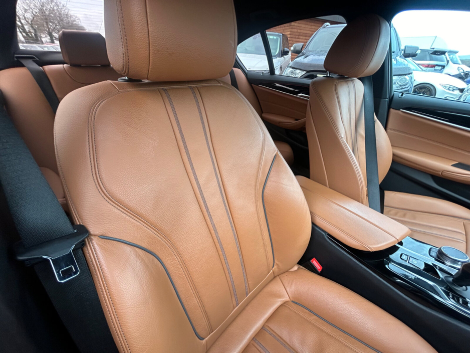 2021 BMW 5 Series - image 11