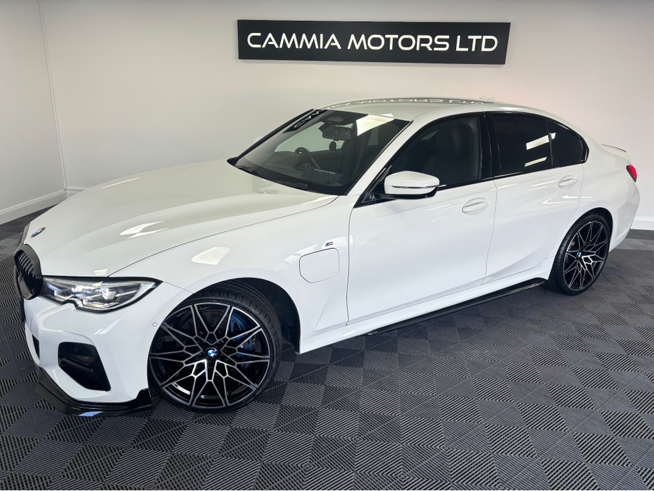 2021 BMW 3 Series - image 2