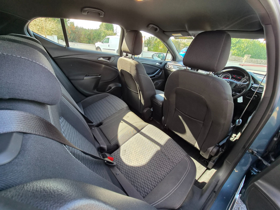 2016 Opel Astra - image 7