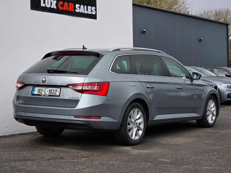 2018 Skoda Superb - image 10