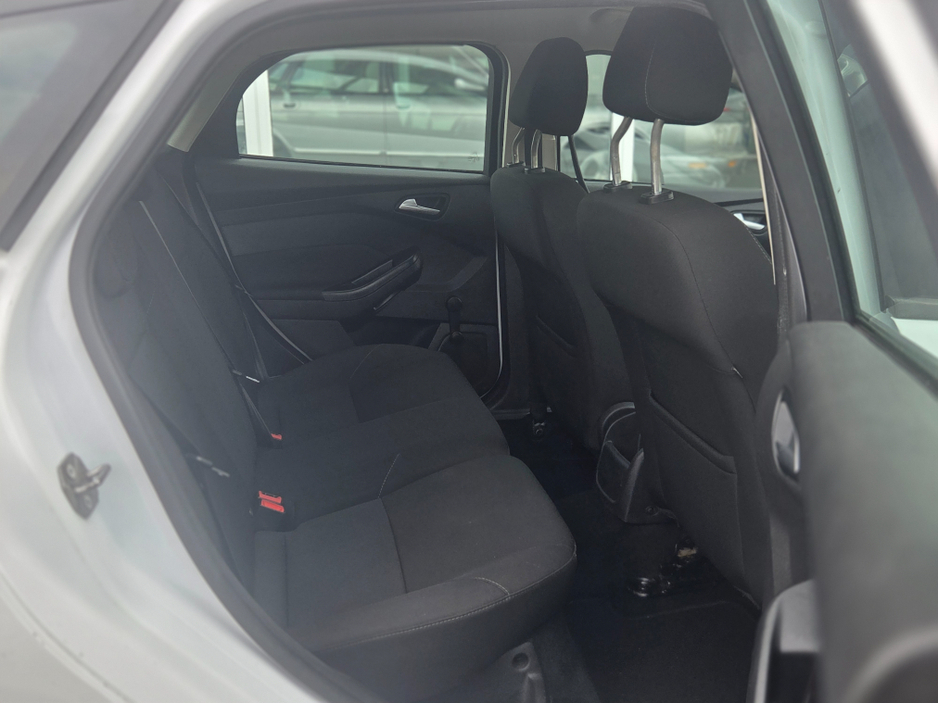 2015 Ford Focus - image 6