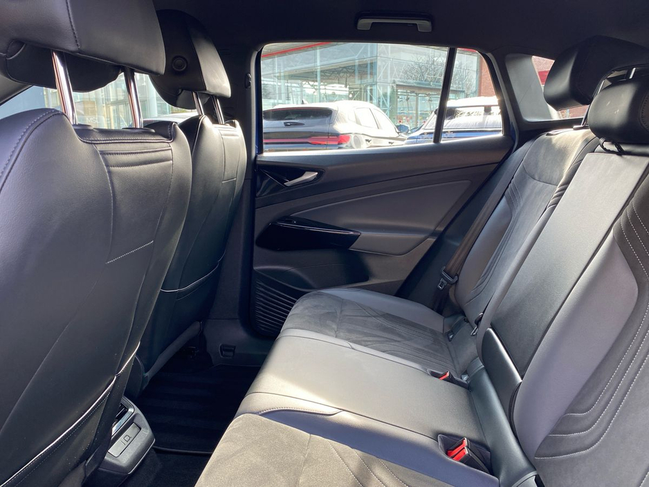 2022 Volkswagen ID.4 - image 13